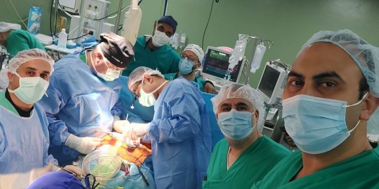 Ahli Bedah Jantung Dr. Asaad Haniyeh Lakukan 17 Operasi di Gaza
