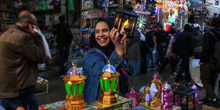 Bukan dengan Perayaan, Seperti Ini Cara Penduduk Gaza Menyambut Bulan Ramadan