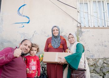 Walidah, Kehilangan Tangan dan Anak Dalam Gendongan Akibat Gempa Turki