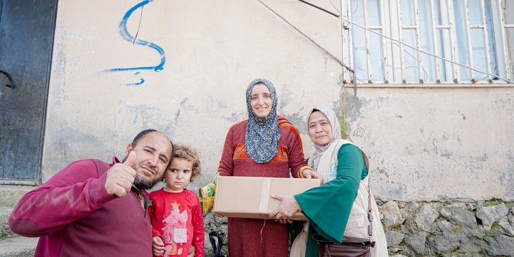 Walidah, Kehilangan Tangan dan Anak Dalam Gendongan Akibat Gempa Turki