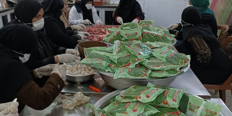 Meski Sama-sama Menderita Akibat Blokade, Warga Gaza Rela Bagikan Makanan Tanpa Dapat Upah