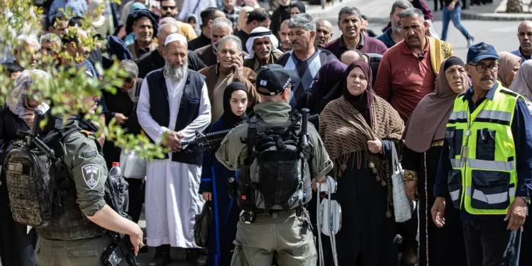 Militer Israel Serang Masjid Al-Aqsa pada Ramadan, Penduduk Palestina Dipukuli dan Diserang