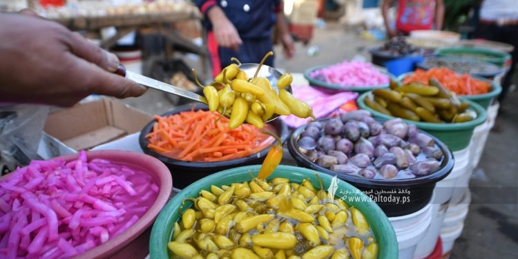 “Raja Meja Makan” Menghiasi Pasar-pasar di Palestina pada Ramadan