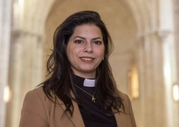 Sally Azar, Perempuan Pendeta Palestina Pertama Bercita-cita menjadi Usku