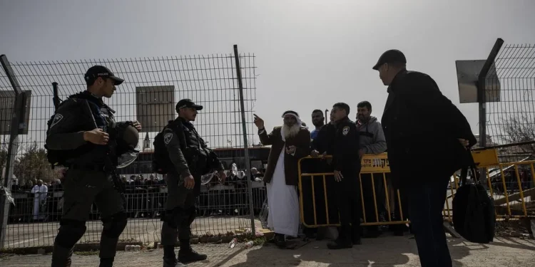 Selama Ramadan, Tak Hanya Batasi Jamaah Masuk ke Masjid Al-Aqsa, Tapi Zionis Israel Juga Menangkapi Para Penjaganya