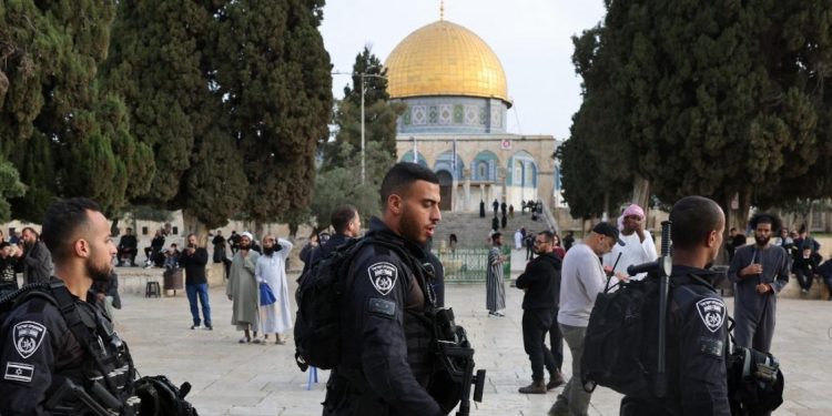 Bukan Hanya Umat Islam, Israel Juga Larang Golongan Ini untuk Akses Masjid Al-Aqsa