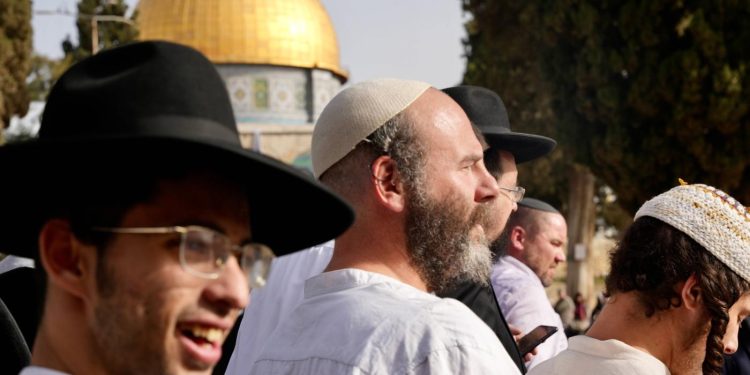 Israel Kembali Serang Masjid Al-Aqsa Saat Paskah, Jumlah Jamaah Tarawih Turun Drastis karena Aturan Ini