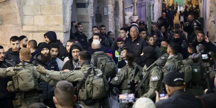 Tak Hanya Serang Penduduk yang sedang Itikaf di Masjid Al-Aqsa, Kelompok Ini Juga Jadi Sasaran Serangan Israel