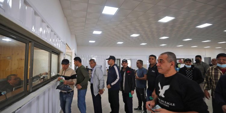 Berniat Jalani Operasi Mata, Perempuan Palestina Malah Kehilangan Suaminya Akibat Tuduhan Palsu Israel