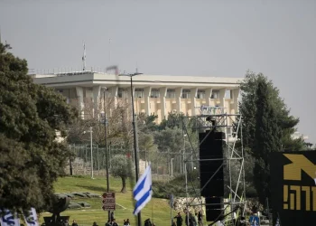 Israel Jatuhkan Hukuman Satu Tahun Penjara Bagi Orang yang Mengibarkan Bendera Palestina