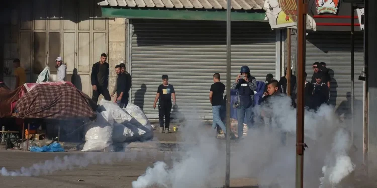 Israel Serbu Nablus dengan Peluru dan Gas Air Mata, 38 Warga Palestina Terluka