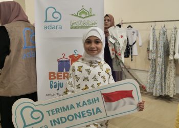 Senangnya! Para Penghafal Al Qur’an di Pengungsian Palestina Dapat Baju Baru