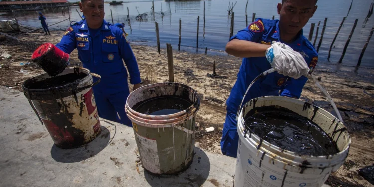 Pantai Batam Dapat Limbah Kiriman Tahunan, KLHK Turun Tangan Telusuri Faktor Penyebabnya