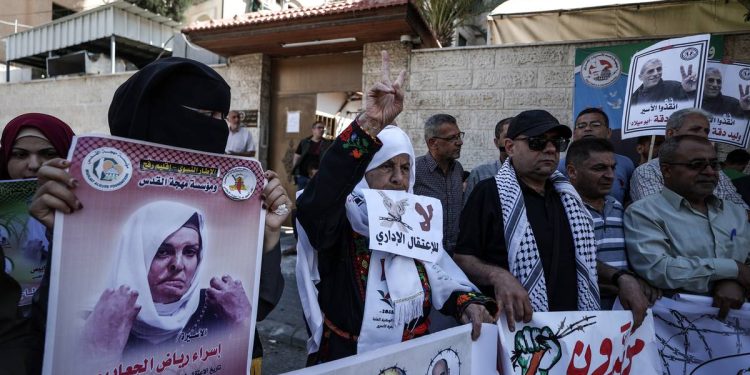 Tawanan Palestina di Penjara Israel Terjangkit Penyakit Kulit, Israel Tolak Berikan Obat