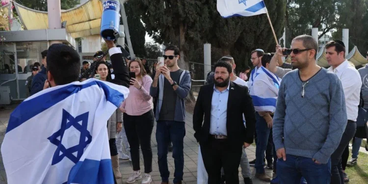 Menteri Sayap Kanan Israel Mengancam Akan 'Meledakkan' Perkemahan Musim Panas Keluarga Palestina