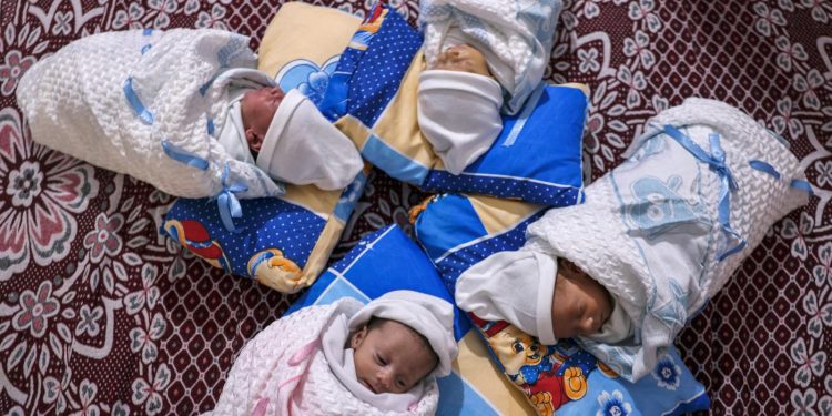 Setelah Penantian Bertahun-Tahun, Istri Tawanan Palestina Melahirkan Kembar Empat Melalui Penyelundupan Sperma