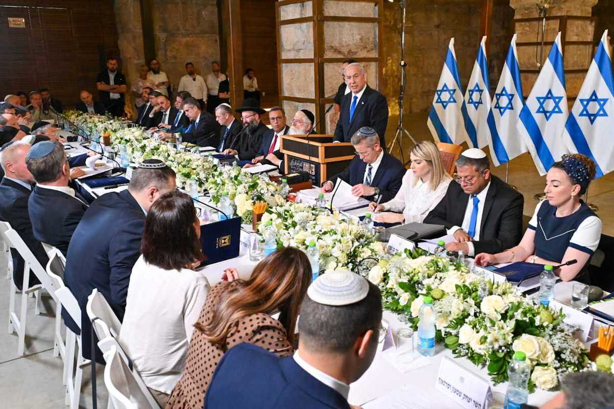 Israel’s Cabinet holds a meeting under Al-Aqsa Mosque in Jerusalem on 21 May 2023. [@IsraeliPM/Twitter]
