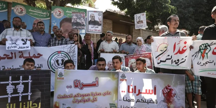 20 Tahun Tak Bertemu, Putri Tawanan Ini Akhirnya Bisa Memeluk Sang Ayah