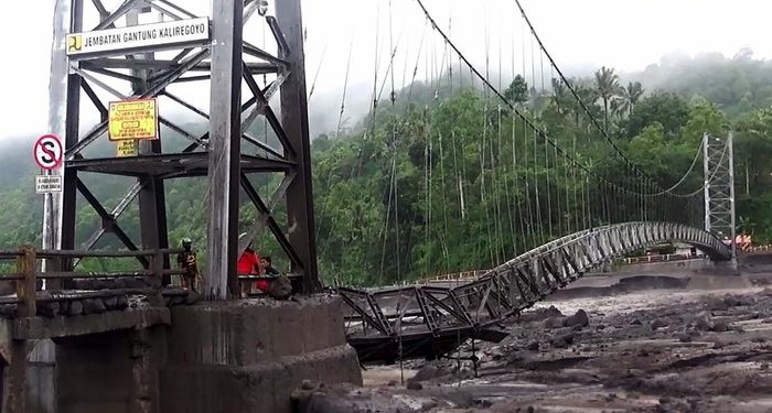 Banjir Lahar Dingin Semeru; Ribuan Warga Mengungsi dan Akses Antar Kota Rusak