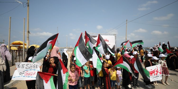 Tuntut Agar 17 Tahun Blokade Gaza Segera Diakhiri, Anak-anak Palestina Lakukan Protes 