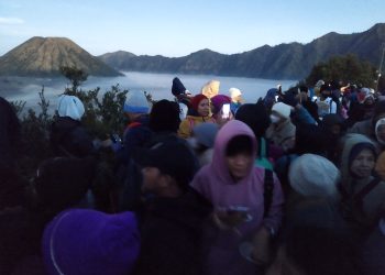 Di Tengah Musim Kemarau El Nino, Foto Prewedding Pakai Flare Sebabkan Kebakaran Gunung Bromo