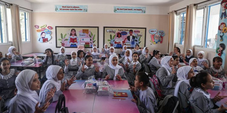 Jadi Salah Satu yang Terendah di Dunia, Angka Buta Huruf di Palestina Turun 84% dalam Dua Dekade Terakhir