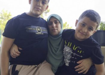 Setelah Menjadi Tawanan Rumah, Aya Khatib Dijatuhi Hukuman Empat Tahun Penjara karena Kegiatan Amal