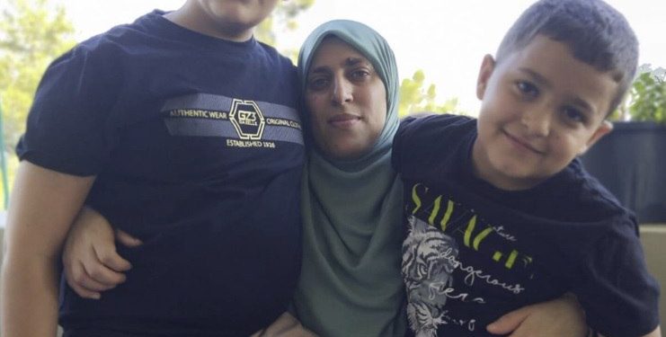 Setelah Menjadi Tawanan Rumah, Aya Khatib Dijatuhi Hukuman Empat Tahun Penjara karena Kegiatan Amal