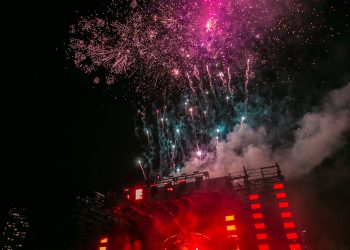 Baru Saja Mau Mulai Konser, Penyanyi Israel “Diserbu” dengan Lagu-Lagu Palestina dari Penontonnya