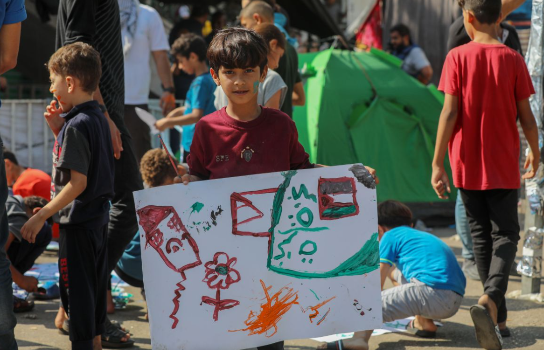 Di Tengah Agresi yang Semakin Mencekam, Anak-Anak Gaza Temukan Kebahagiaan Kecil di Rumah Sakit Al-Shifa