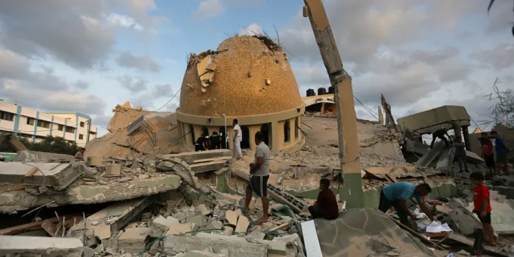 Dua Hari Serangan Israel, Berikut Foto-Foto Kondisi Gaza