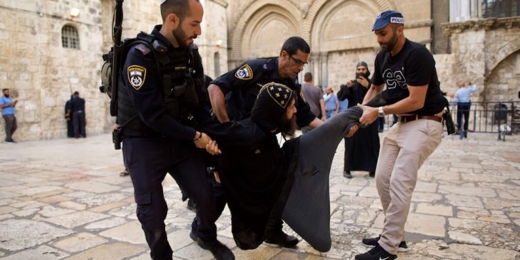 Israel Hina Umat Kristen di Al-Quds (Yerusalem), Sebut Meludahi Wajah Orang Kristen adalah “Tradisi”