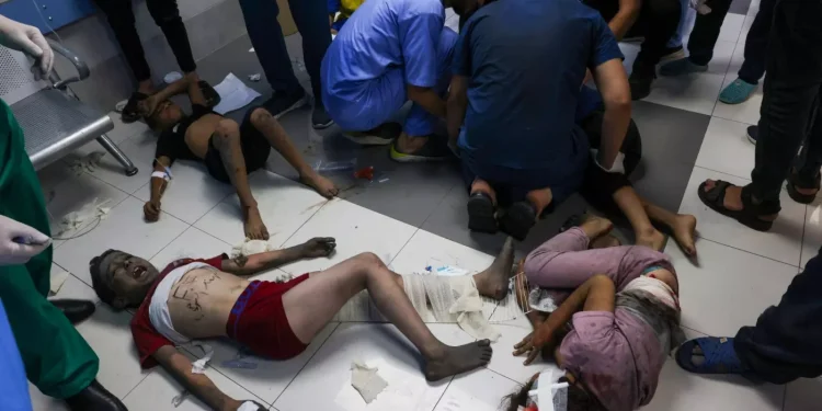 Rumah Sakit Gaza Kewalahan, Mayat dan Potongan Tubuh Berserakan di Lantai