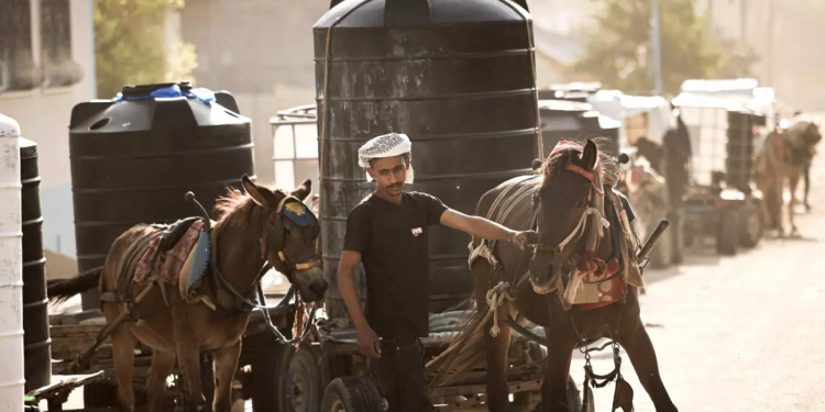 Selain Serangan Bom, Penduduk Palestina Ketakutan untuk Mencari Air