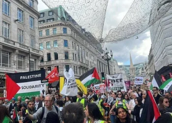 Tunjukkan Solidaritas untuk Gaza, Ratusan Ribu Orang di London Turun ke Jalan