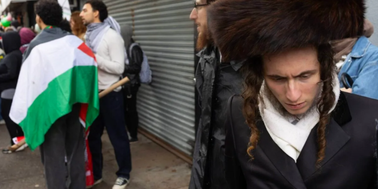 Yahudi Anti-Zionis Kami menangis bersama warga Palestina