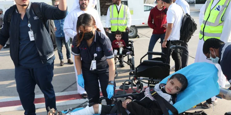 15 Anak Gaza dan Keluarga Pendamping Telah Tiba di UEA untuk Mendapat Perawatan, Ribuan Lainnya Masih Menunggu Giliran