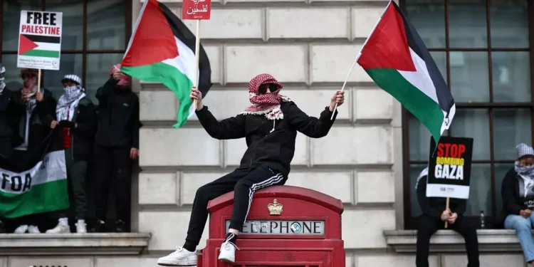 Agresi Semakin Memanas, Anak-Anak Sekolah di Inggris Diancam untuk Tidak Membela Palestina