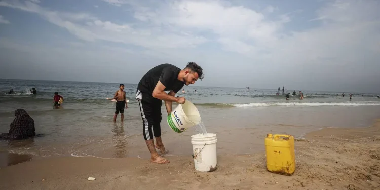 Agresi Semakin Parah, 90% Akes Air Minum di Gaza Hancur