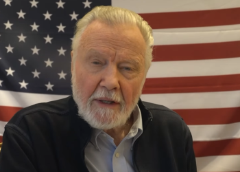 Ayah Angelina Jolie “Saya sangat kecewa dengan sikap putri saya yang mendukung Palestina”