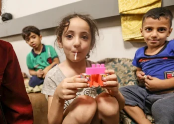 Berusaha Hindari Ketakutan, Anak-Anak Gaza di Rumah Sakit Al-Shifa Membawa Mainan yang Tersisa