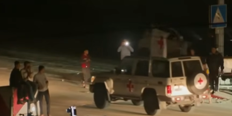 Israel mengonfirmasi bahwa pasukan pejuang Palestina menyerahkan 13 sandera melalui Palang Merah