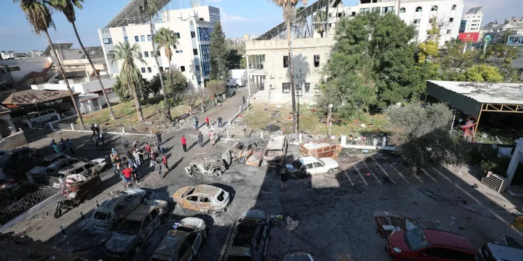 Fasilitas Kesehatan Gaza di Ujung Tanduk! Tank Israel Mengepung Rumah Sakit Baptis Al-Ahli