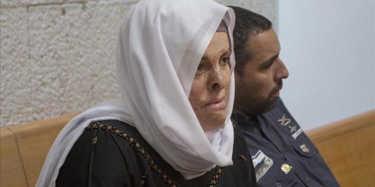 Israa Jaabis tiba di rumah setelah dibebaskan dari penjara Israel