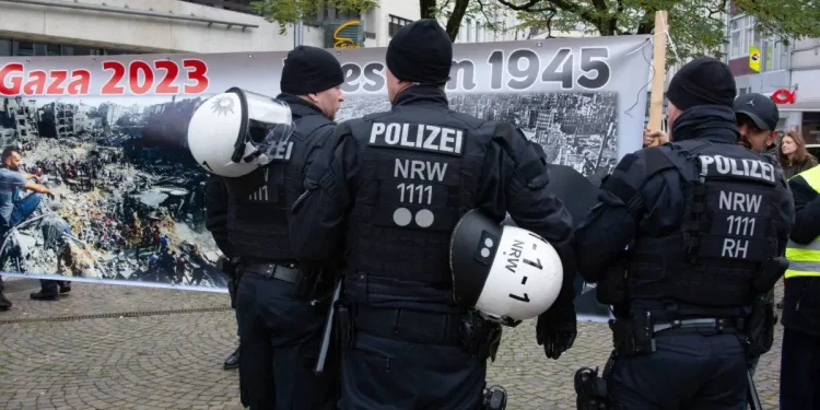 Kutuk Genosida di Gaza, Seorang Perempuan Yahudi di Jerman Ditangkap oleh Polisi