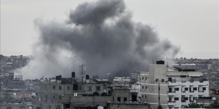 Meski tahu akan ada gencatan senjata, Israel justru intensifkan serangan di Gaza 