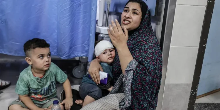 Pejabat Kesehatan: "Tidak ada tempat yang aman untuk mengevakuasi orang-orang yang terluka dari Rumah Sakit Al-Shifa"