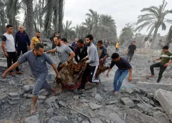 Puluhan anggota keluarga yang sama tewas di Gaza karena Israel terus melakukan serangan udara.