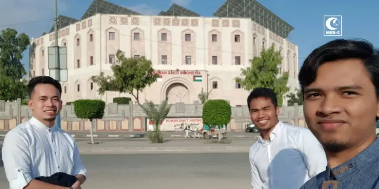 Staf Medis Indonesia di Rumah Sakit Gaza: “Saya sangat takut dan pasrah, tapi Insya Allah saya memutuskan tetap tinggal di Gaza”