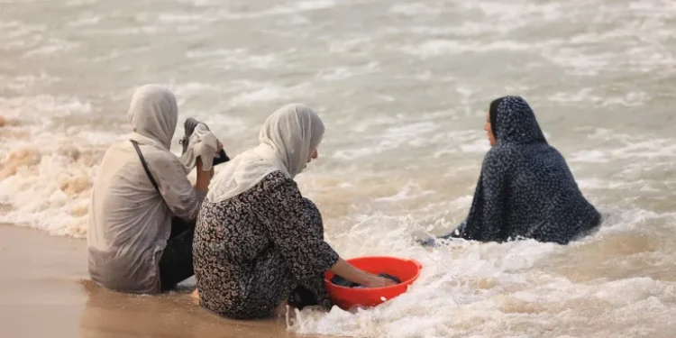 Tidak Ada Privasi, Tidak Ada Air: Perempuan Gaza Konsumsi Pil Penunda Haid di Tengah Agresi